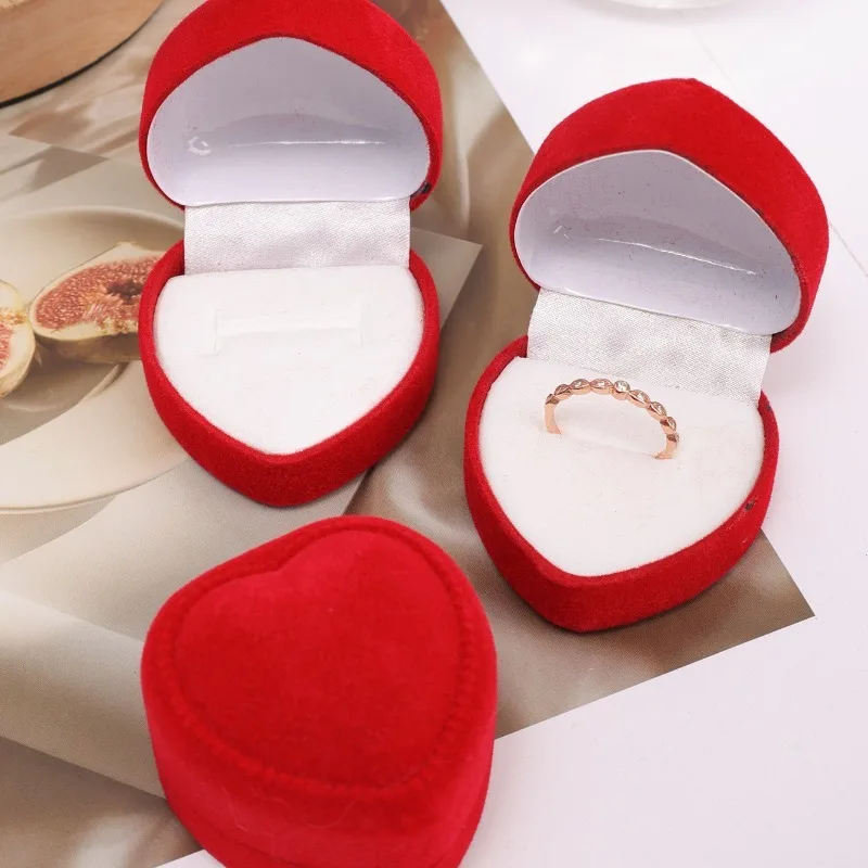 Red Flocking Heart Shape Ring  - Ring Binder Box recension och pris